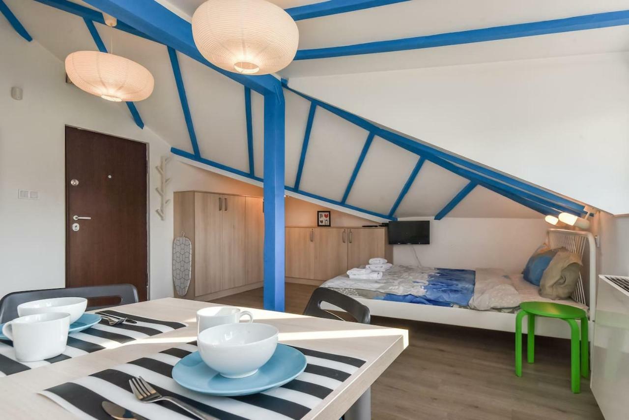 The Ivy House - A Cozy Attic Near The City Center By Flat Mаnager Sofia Luaran gambar