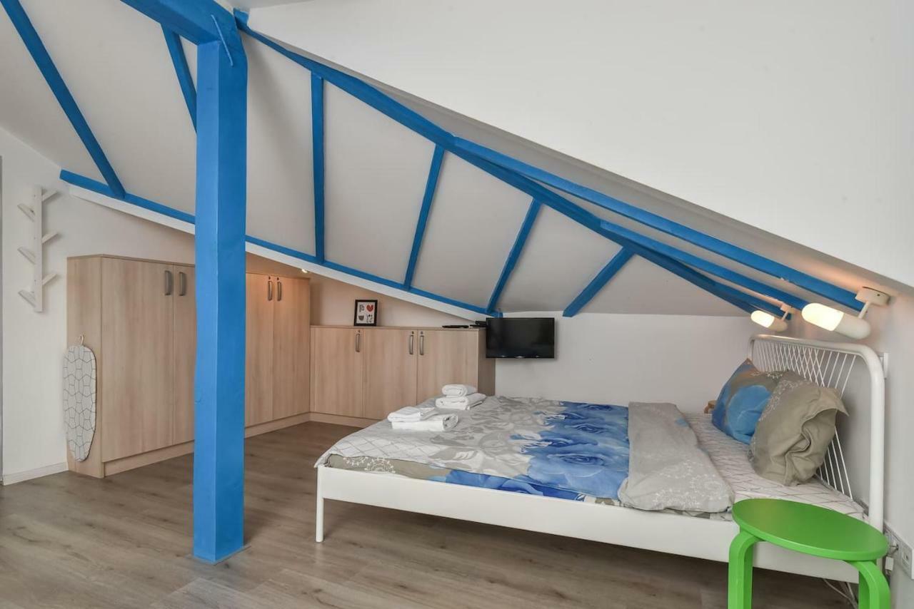 The Ivy House - A Cozy Attic Near The City Center By Flat Mаnager Sofia Luaran gambar